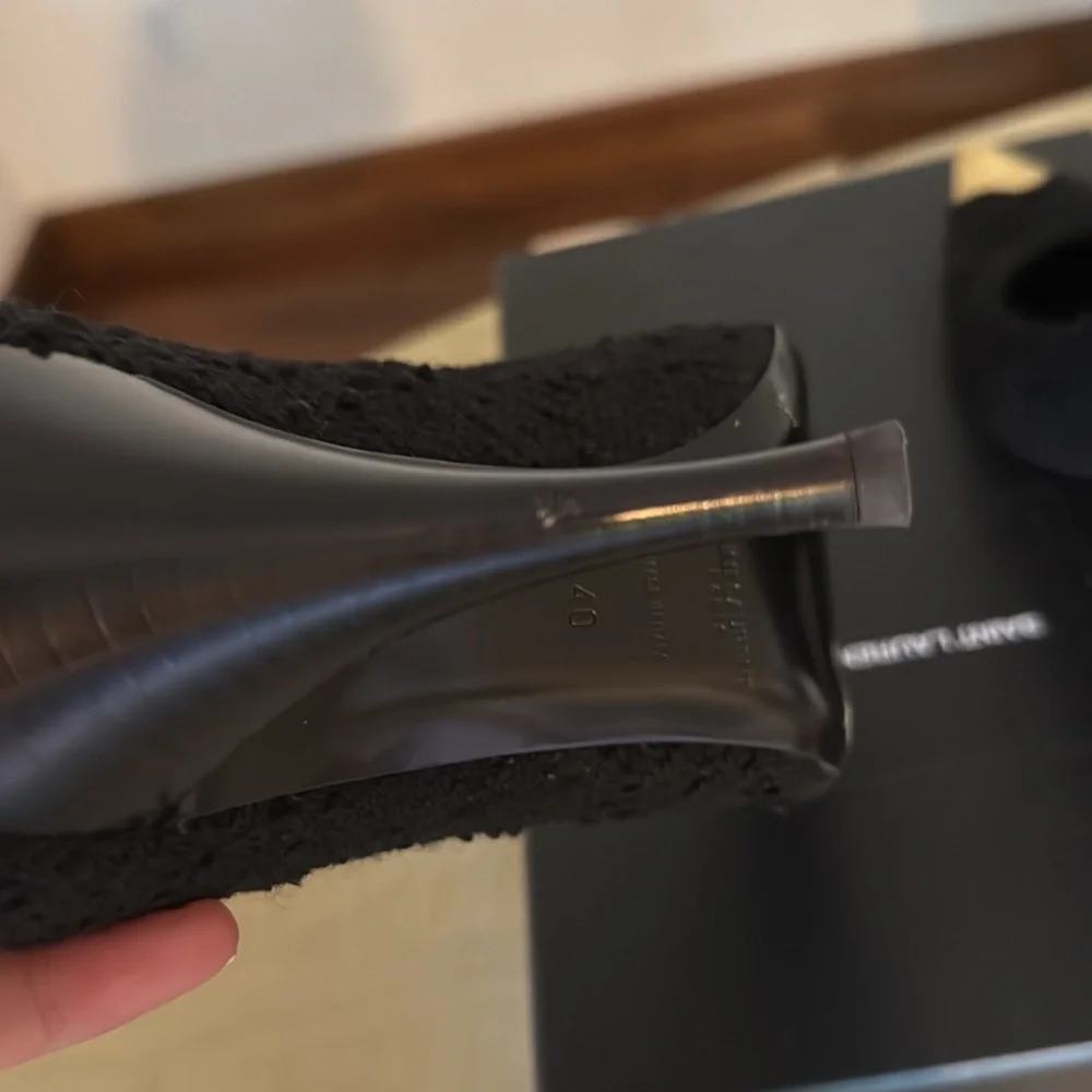 Saint Laurent Tess Boucle Liverpool
Pumps in fair condition - Picture 7 of 8